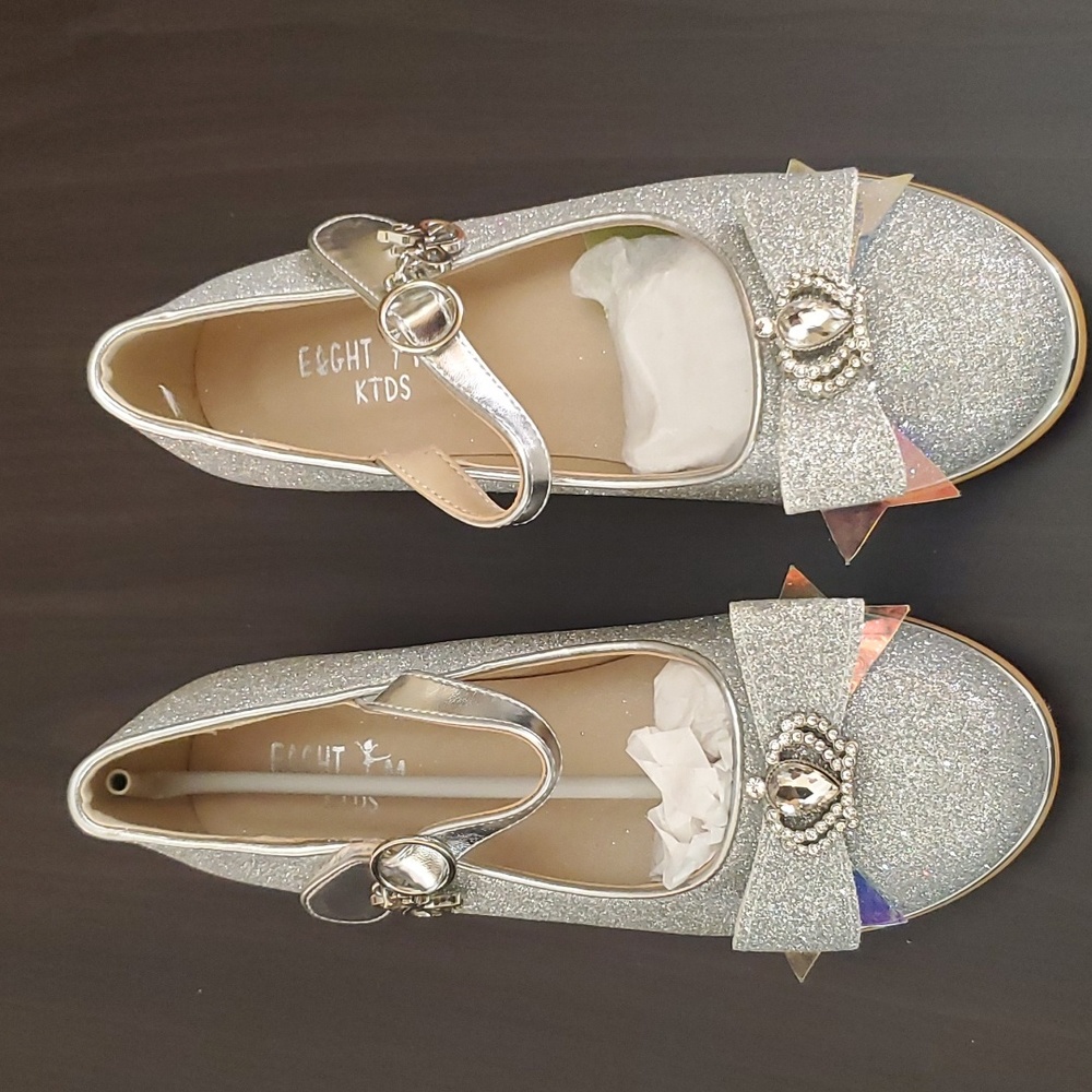 Eight Kim, silver with small heel dress shoe